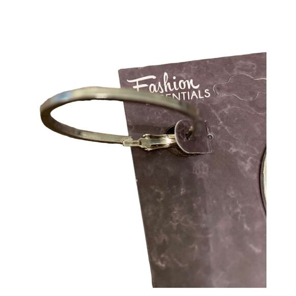 🌼🌼Fashion Essentials silver tone oblong hoop earrings NWOT🌼🌼 - Picture 2 of 2